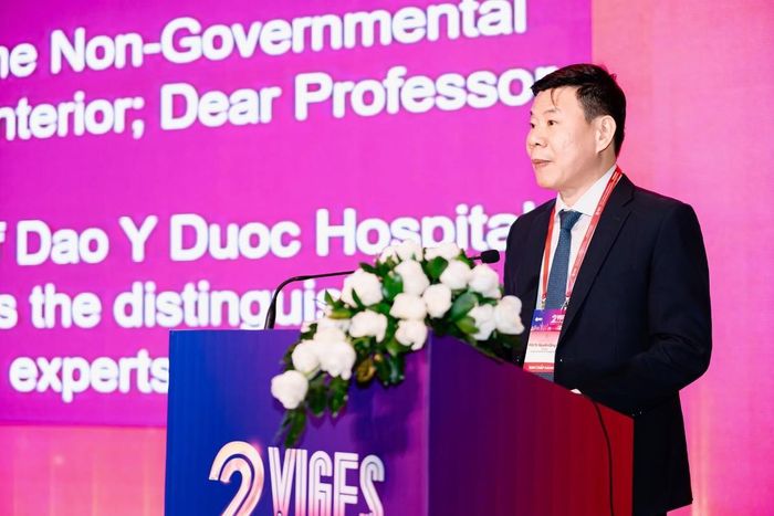 PGS.TS Nguyễn Công Long, Chủ tịch Hội Nội soi tiêu hóa can thiệp Việt Nam, phát biểu tại hội nghị. Ảnh: VIGES