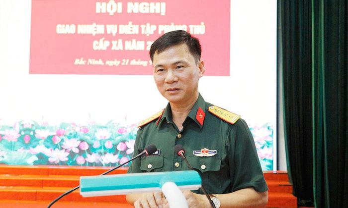 Đại tá Nguyễn Khắc Trung chủ trì hội nghị.
