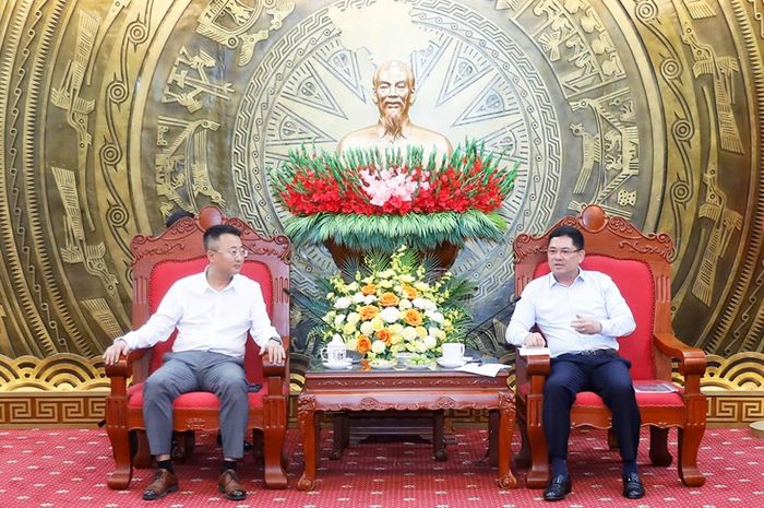 Đồng chí Nguyễn Hồng Thái tiếp đại diện lãnh đạo doanh nghiệp.
