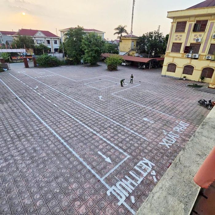 Toàn bộ sân tập lái xe cho người dân được cán bộ Công an xã hoàn thiện từ sớm.