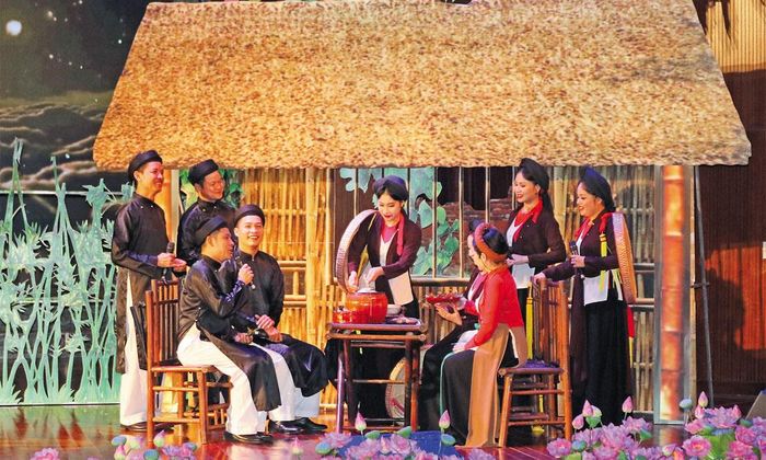 Dựa trên chất liệu truyền thống, nhiều ca cảnh, hoạt cảnh quan họ được dàn dựng, làm mới để đáp ứng yêu cầu thưởng thức của khán giả.