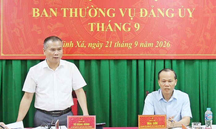 Đồng chí Vũ Đăng Hùng, Bí thư Đảng ủy, Chủ tịch HĐND phường Ninh Xá phát biểu tại hội nghị.