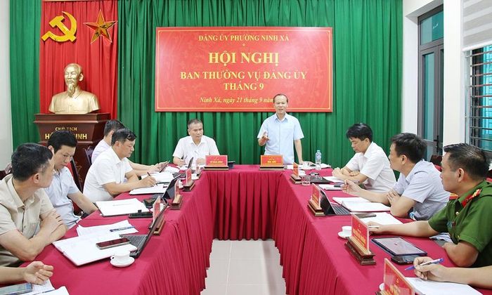 Toàn cảnh hội nghị Ban Thường vụ Đảng ủy phường Ninh Xá tháng 9.