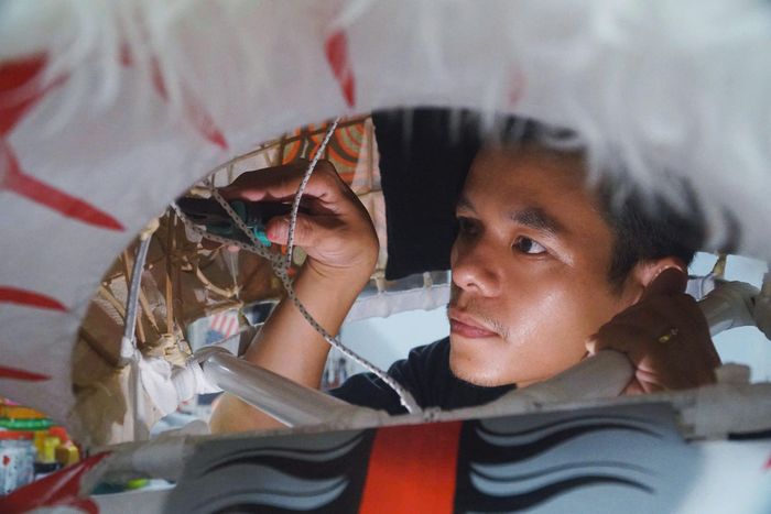 Tay cầm là một trong những chi tiết kỹ thuật được hoàn thiện ở phần bên trong, ít nhìn thấy nhưng rất quan trọng khi sử dụng. Ảnh: TRÂM ANH - HỮU TRUNG