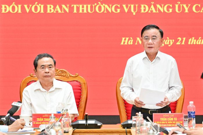 Đồng chí Thường trực Ban Bí thư Trần Cẩm Tú, Bí thư Đảng ủy Các cơ quan Đảng Trung ương phát biểu tiếp thu các ý kiến của Đoàn Kiểm tra, giám sát.