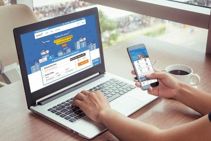Tải app hoặc truy cập website để đặt vé