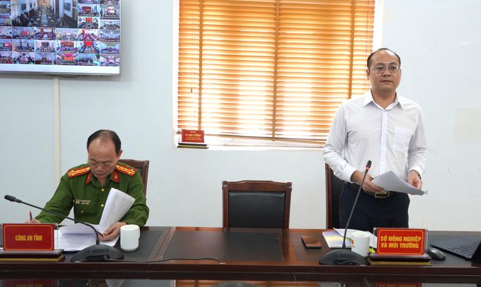 Lãnh đạo Sở Nông nghiệp và Môi trường báo cáo tiến độ triển khai đo đạc, lập bản đồ địa chính, lập hồ sơ địa chính và xây dựng cơ sở dữ liệu đất đai.