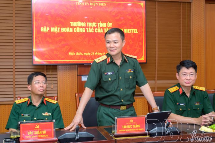 Trung tướng Tào Đức Thắng, Chủ tịch kiêm Tổng Giám đốc Tập đoàn Viettel phát biểu tại buổi gặp mặt.