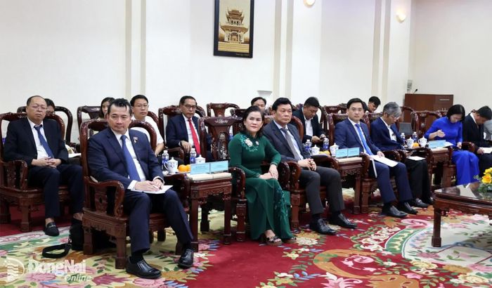 Đoàn lãnh đạo các sở, ban, ngành của thành phố Đồng Nai tại buổi làm việc. Ảnh: Ngọc Liên