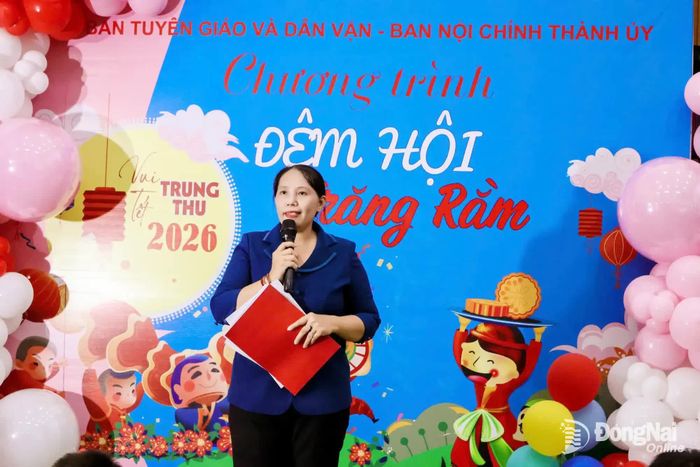 Thành ủy viên, Phó Trưởng ban Tuyên giáo và Dân vận Thành ủy Lê Thị Thái phát biểu. Ảnh: ĐVCC