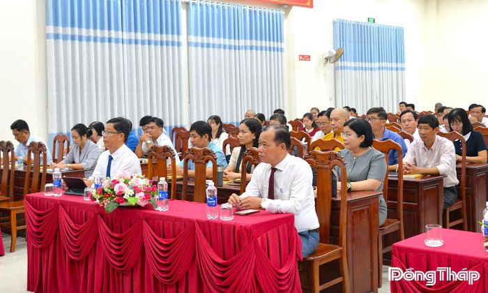 Đại biểu cùng các học viên tham dự Lễ khai giảng.