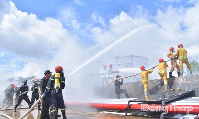 Các lực lượng tham gia diễn tập.