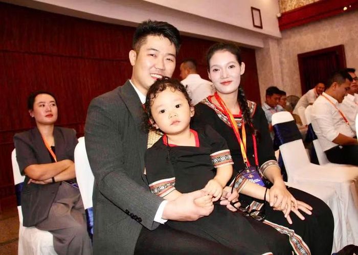 Anh Phạm Quốc Anh cùng vợ và con dự Hội nghị KOL, quản trị viên tỉnh Gia Lai năm 2026. Ảnh: Phạm Hoàng