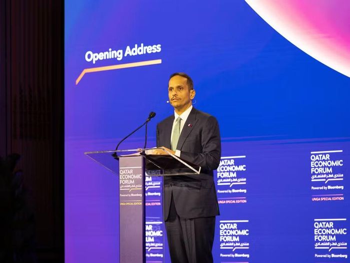 Thủ tướng kiêm Bộ trưởng Ngoại giao Qatar Sheikh Mohammed bin Abdulrahman bin Jassim Al Thani phát biểu tại Diễn đàn Kinh tế Qatar hôm 20-9. Ảnh: The Peninsula