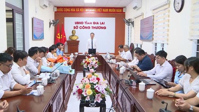  Phó Giám đốc Thường trực Sở Công Thương Võ Mai Hưng phát biểu giao nhiệm vụ tại lễ công bố các quyết định. Ảnh: Dũng Nhân 