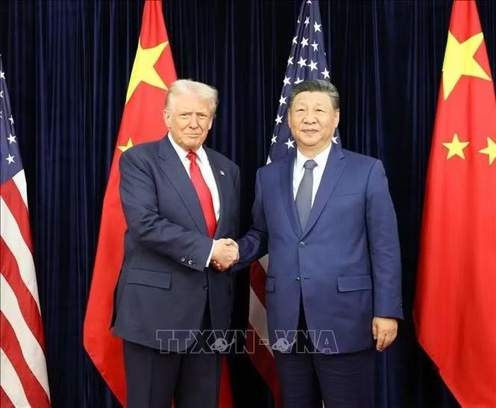 Chủ tịch Trung Quốc Tập Cận Bình và Tổng thống Mỹ Donald Trump tại cuộc gặp ở Busan, Hàn Quốc, ngày 30-10-2025. Ảnh tư liệu: THX/TTXVN