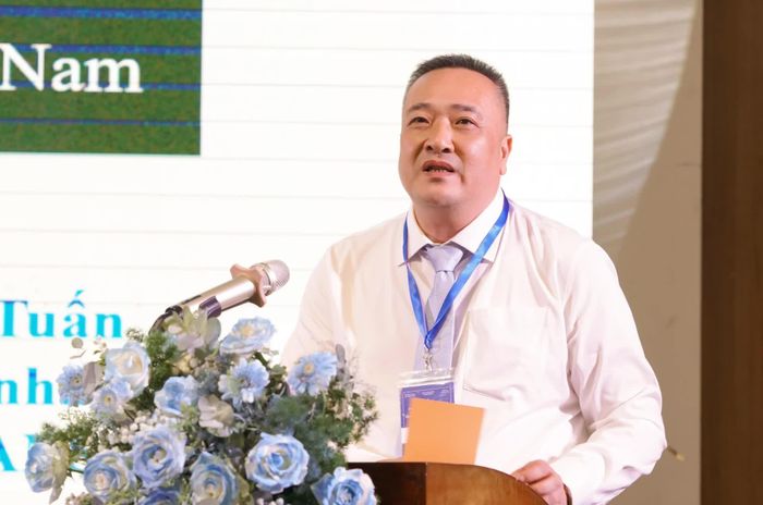 Ông Trần Quang Tuấn - Phó Cục trưởng Cục An toàn bức xạ và Hạt nhân thuộc Bộ Khoa học và Công nghệ tham luận tại hội thảo.