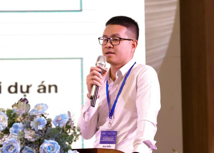 Ông Vũ Ngọc Minh - Phó Trưởng Ban Quản lý Đầu tư xây dựng Tập đoàn Điện lực Việt Nam trao đổi tại hội thảo.