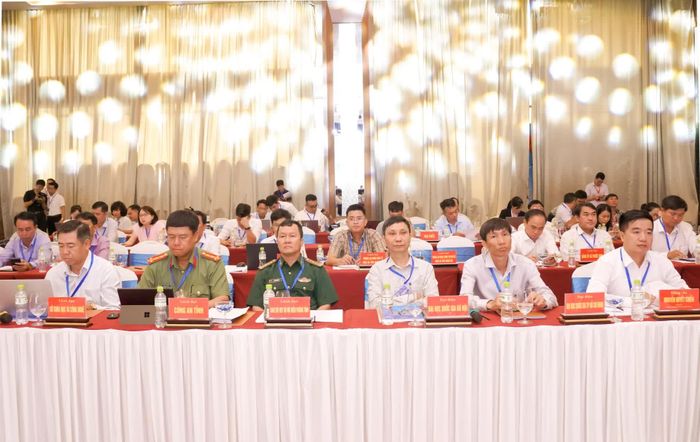 Các đại biểu tham dự hội thảo.