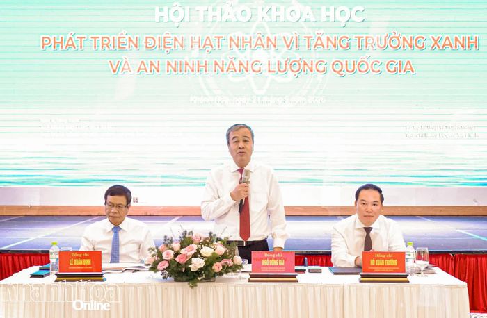 Các đồng chí: Ngô Đông Hải, Hồ Xuân Trường, Lê Xuân Định chủ trì hội thảo.