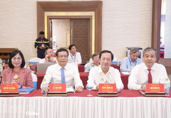 Đồng chí Ngô Đông Hải và các đại biểu tại hội thảo.