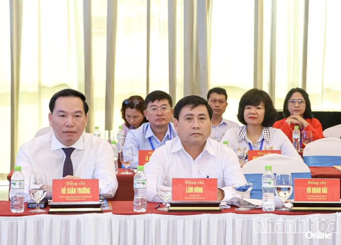 Đồng chí Hồ Xuân Trường, đồng chí Lâm Đông tham dự hội thảo.