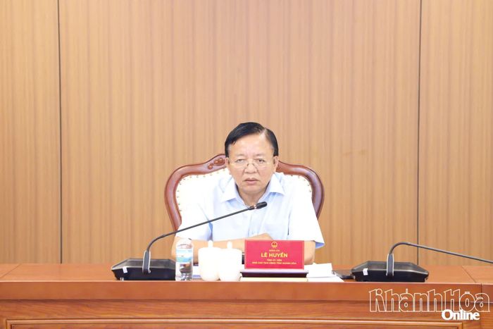 Đồng chí Lê Huyền kết luận cuộc họp.