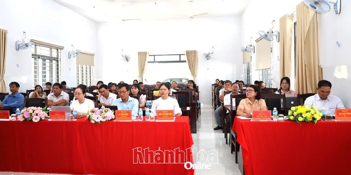 Quang cảnh buổi tiếp xúc cử tri.