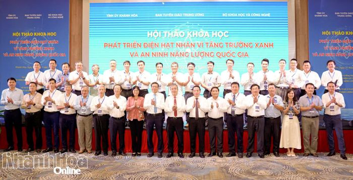 Các đại biểu tại hội thảo khoa học “Phát triển điện hạt nhân vì tăng trưởng xanh và an ninh năng lượng quốc gia”.