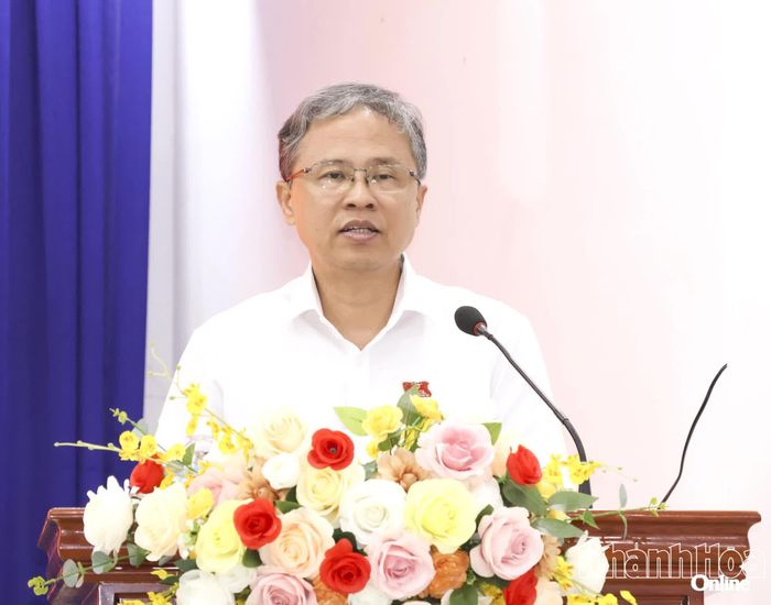Phó Chủ tịch UBND tỉnh Trần Hòa Nam phát biểu tại buổi tiếp xúc cử tri xã Suối Hiệp.