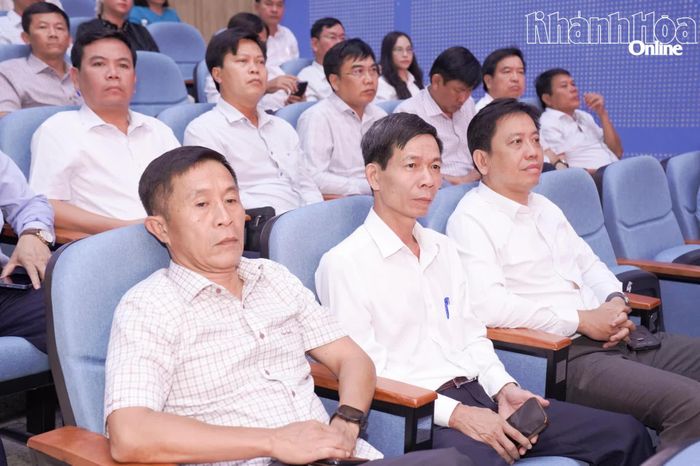 Các đại biểu tham dự hội nghị.
