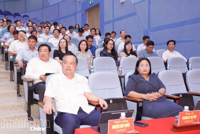 Các đại biểu tham dự hội nghị.