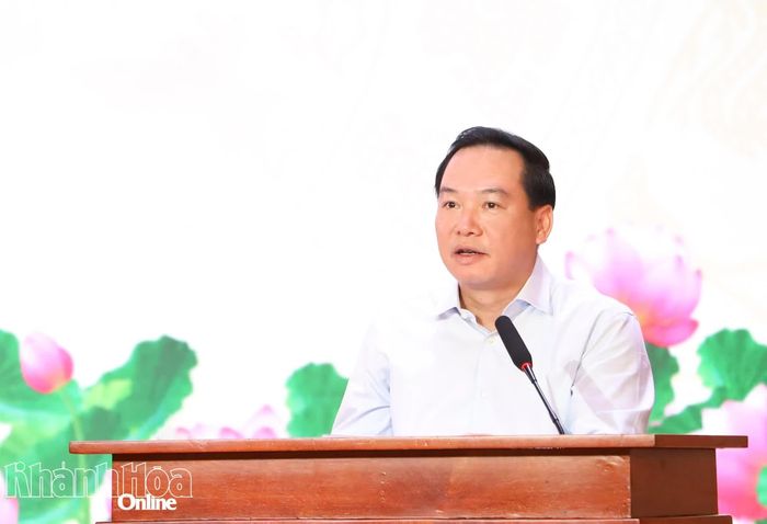 Phó Bí thư Thường trực Tỉnh ủy Hồ Xuân Trường phát biểu kết luận hội nghị.