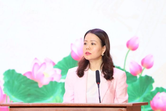Đồng chí Nguyễn Minh Hằng báo cáo các nội dung tại hội nghị.
