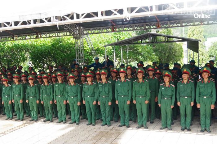 Gần 300 cán bộ, chiến sĩ tham gia luyện tập.