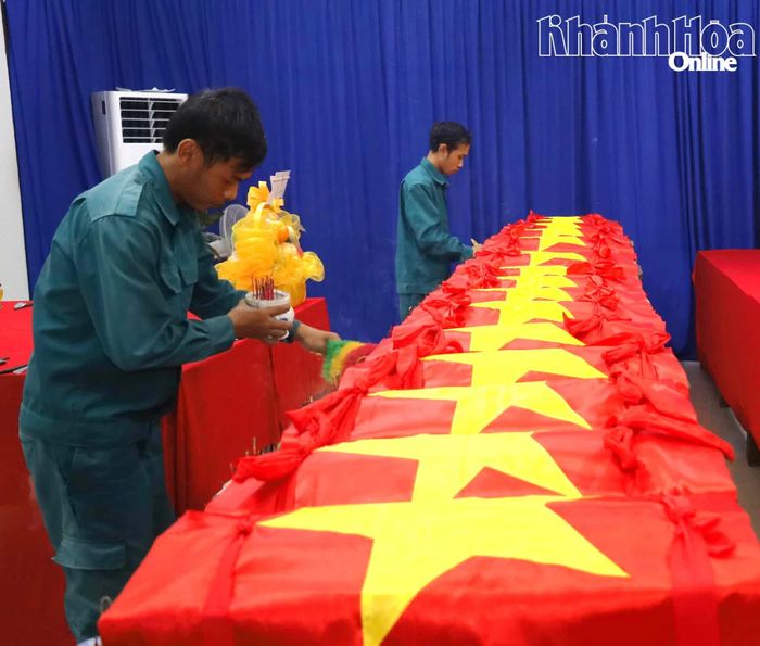 Các hài cốt liệt sĩ đang được bảo quản tại nhà quản trang Nghĩa trang liệt sĩ Hòn Dung, được các cán bộ, chiến sĩ chăm sóc, canh trực suốt ngày đêm.