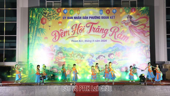 Tiết mục văn nghệ đặc sắc tại chương trình “Lung linh đêm hội trăng rằm” năm 2026.