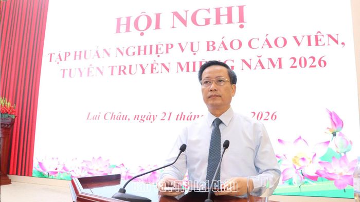 Đồng chí Lê Đức Dục - Trưởng Ban Tuyên giáo Tỉnh ủy phát biểu khai mạc hội nghị.