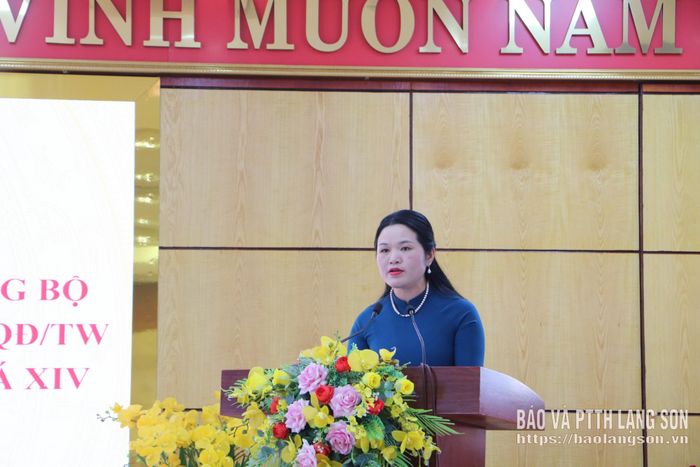 Lãnh đạo Ban xây dựng Đảng Đảng ủy phường công bố quyết định chỉ định nhân sự