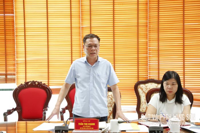 Chủ tịch UBND phường Đông Kinh nêu kiến nghị tại cuộc họp