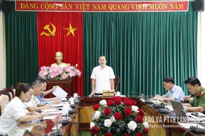 Đồng chí Phùng Quang Hội, Uỷ viên Ban Thường vụ Tỉnh uỷ, Bí thư Đảng uỷ, Chủ tịch HĐND phường Đông Kinh phát biểu chỉ đạo tại cuộc họp