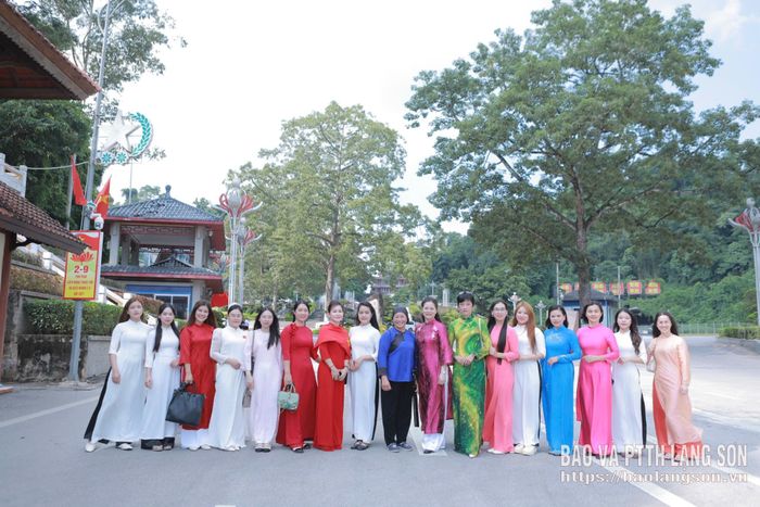 Đoàn đại biểu Hội LHPN tỉnh Lạng Sơn (Việt Nam) xuất cảnh sang thị Bằng Tường, Quảng Tây (Trung Quốc)