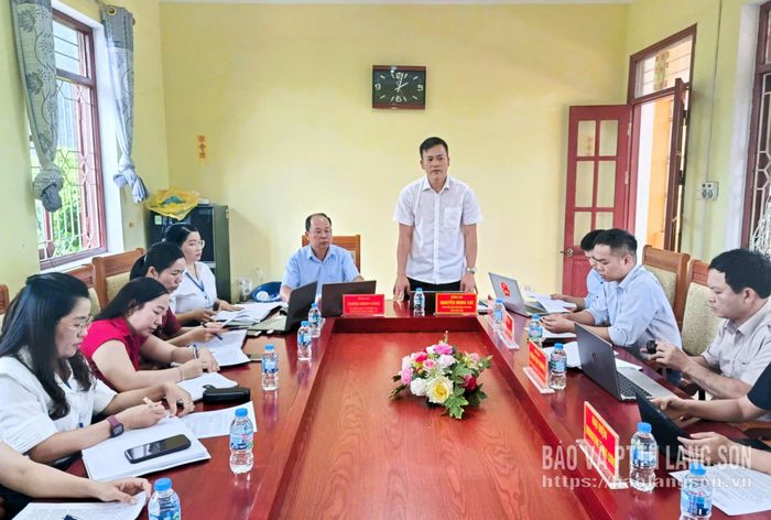 Đoàn công tác của Trung tâm PVHCC tỉnh làm việc tại Trung tâm PVHCC xã Bình Gia