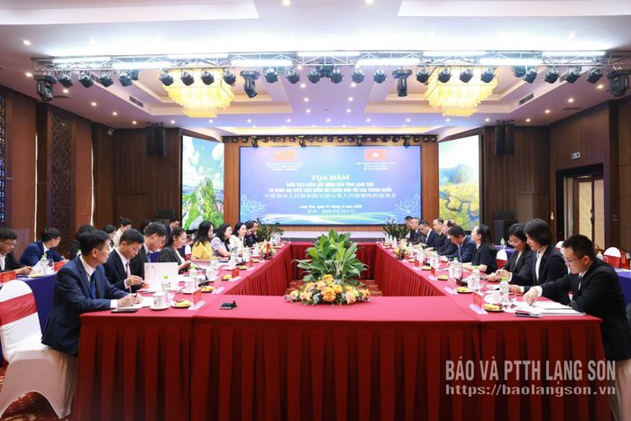 Các đại biểu tham dự buổi tọa đàm