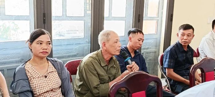 Đại diện người dân nêu ý kiến tại buổi làm việc.