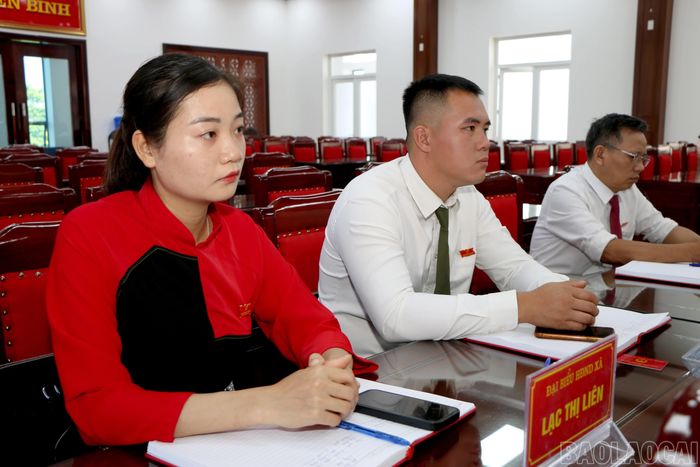  Các đại biểu tham dự kỳ họp. 