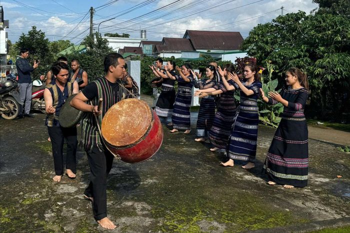 Đội cồng chiêng, múa xoang của làng Đạ Nghịch thường xuyên tập luyện và biểu diễn