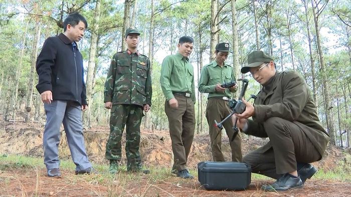 Ban Quản lý rừng phòng hộ Lâm Viên bay flycam để theo dõi diễn biến tài nguyên rừng