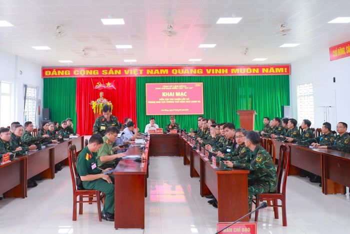 Toàn cảnh lễ khai mạc diễn tập tác chiến Cụm 10 trong KVPT tỉnh năm 2026