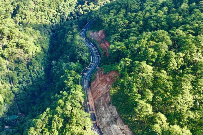 Theo báo cáo của Sở Xây dựng, tại vị trí mái taluy dương Km224+900 - Km225+250 thường xuyên bị sạt lở đất, đá khi trời mưa